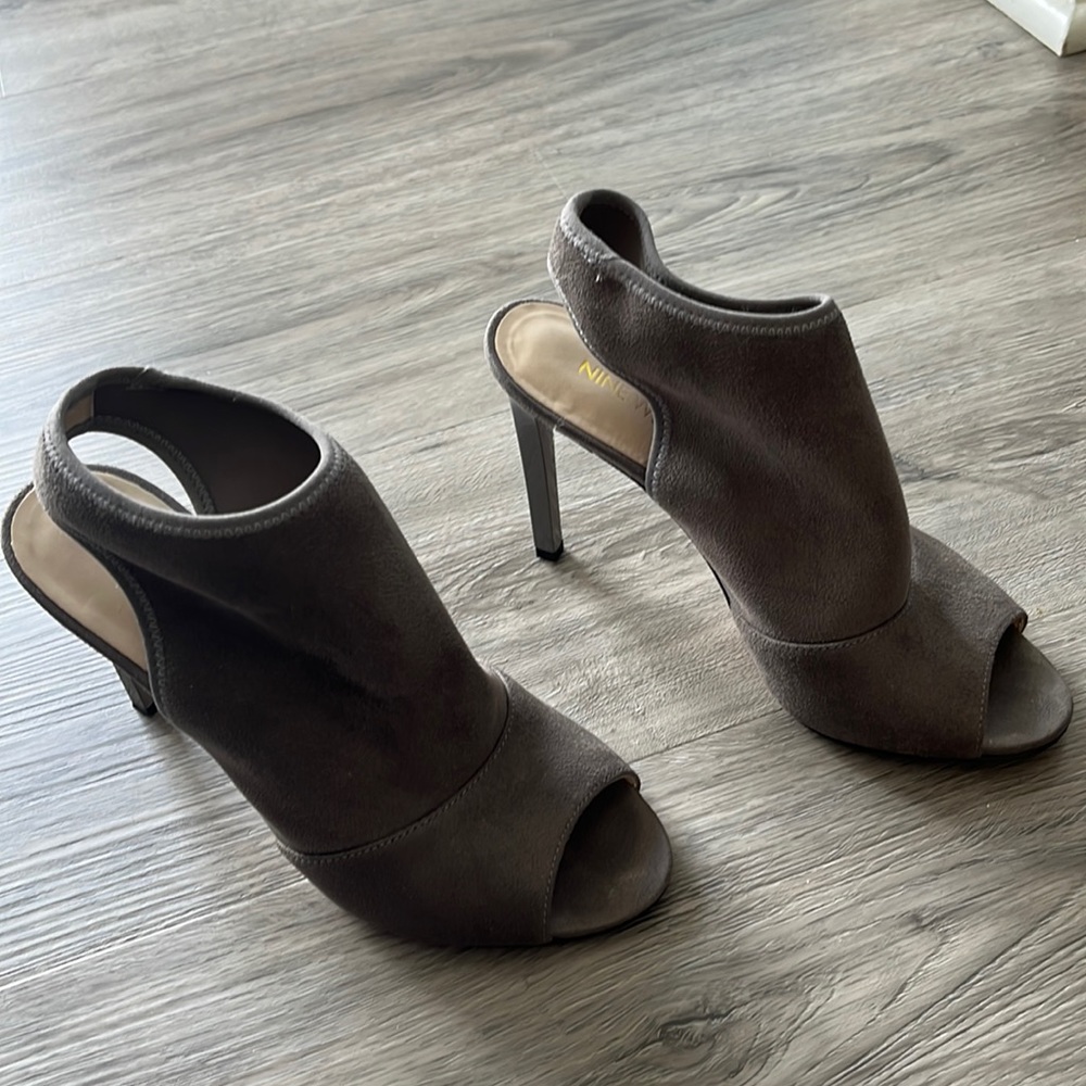 4’ suede Nine West shoes